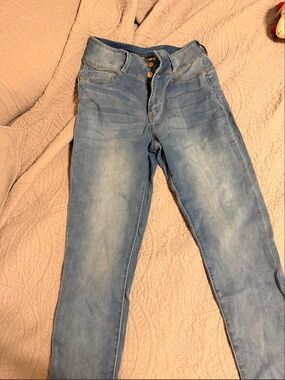 Seven7 Women's Light Blue Skinny Jeans